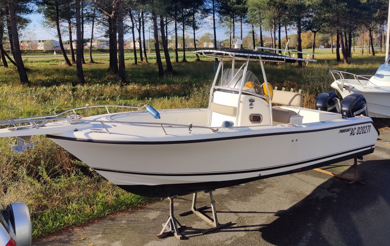 Bateau Americain de pêche pursuit 25 70 CC au Cap Ferret sur le bassin d Arcachon